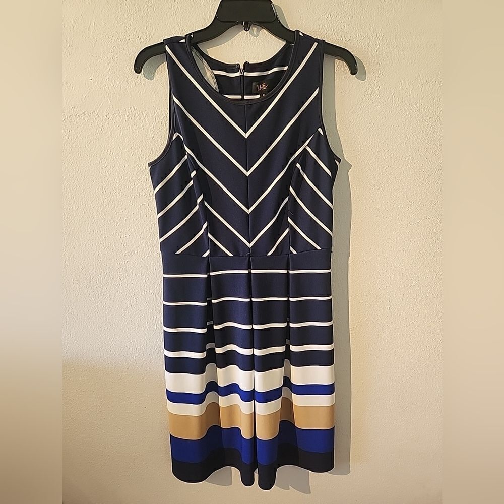 I Le New York Women's Dress Striped Blur Tan Midi Size 8. Missing Belt
